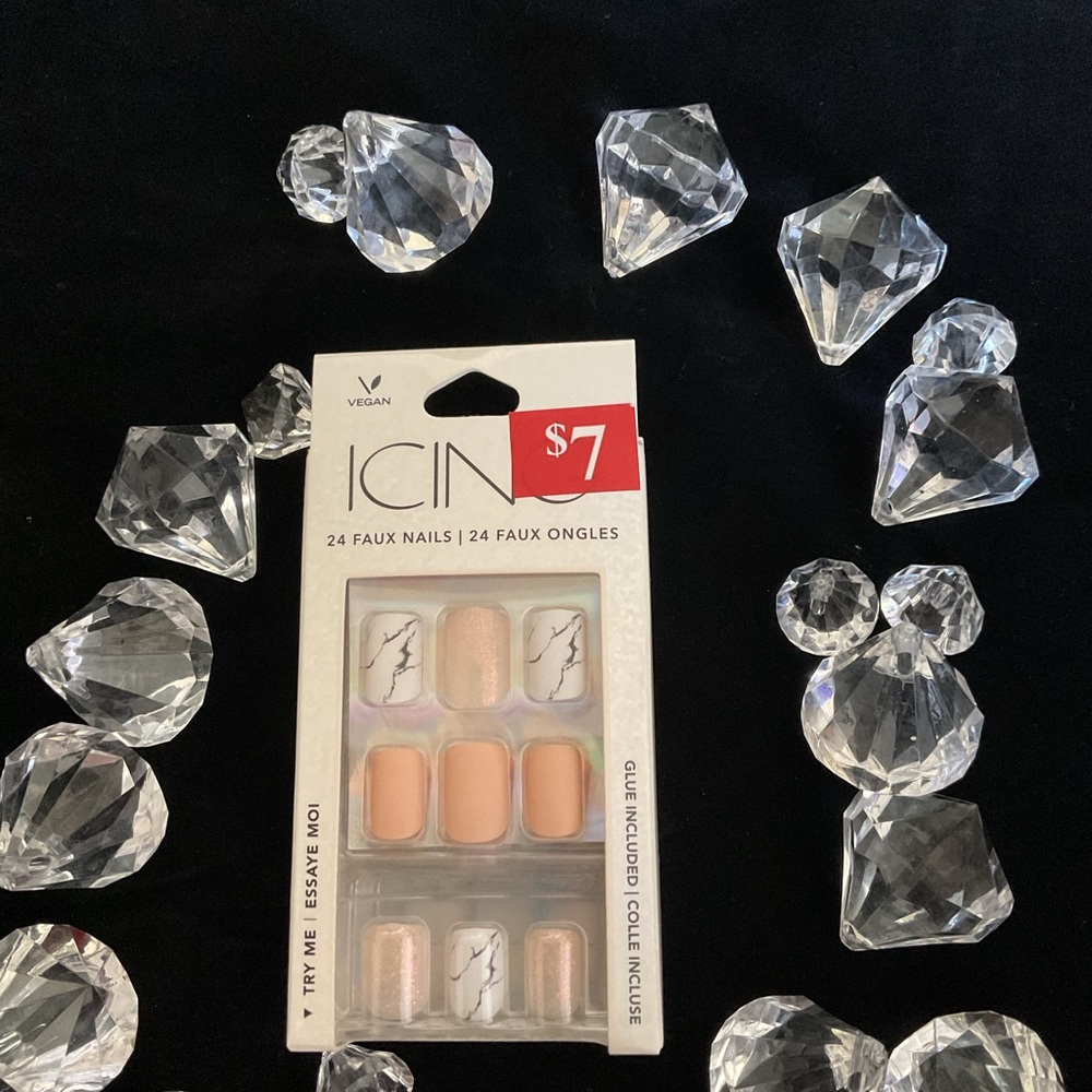 Icing vegan press on nails